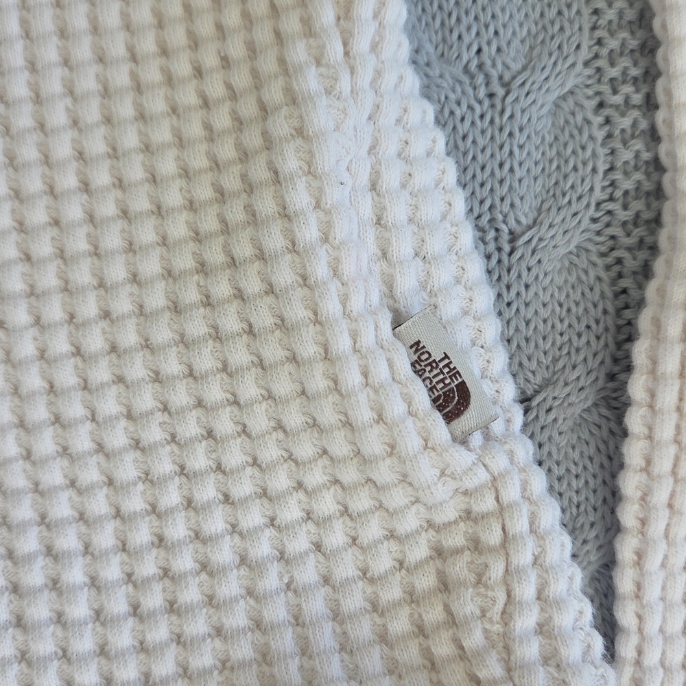 The North Face Mock Neck Chabot Thermal Waffle Knit LS Shirt Women's Small White - Picture 4 of 8